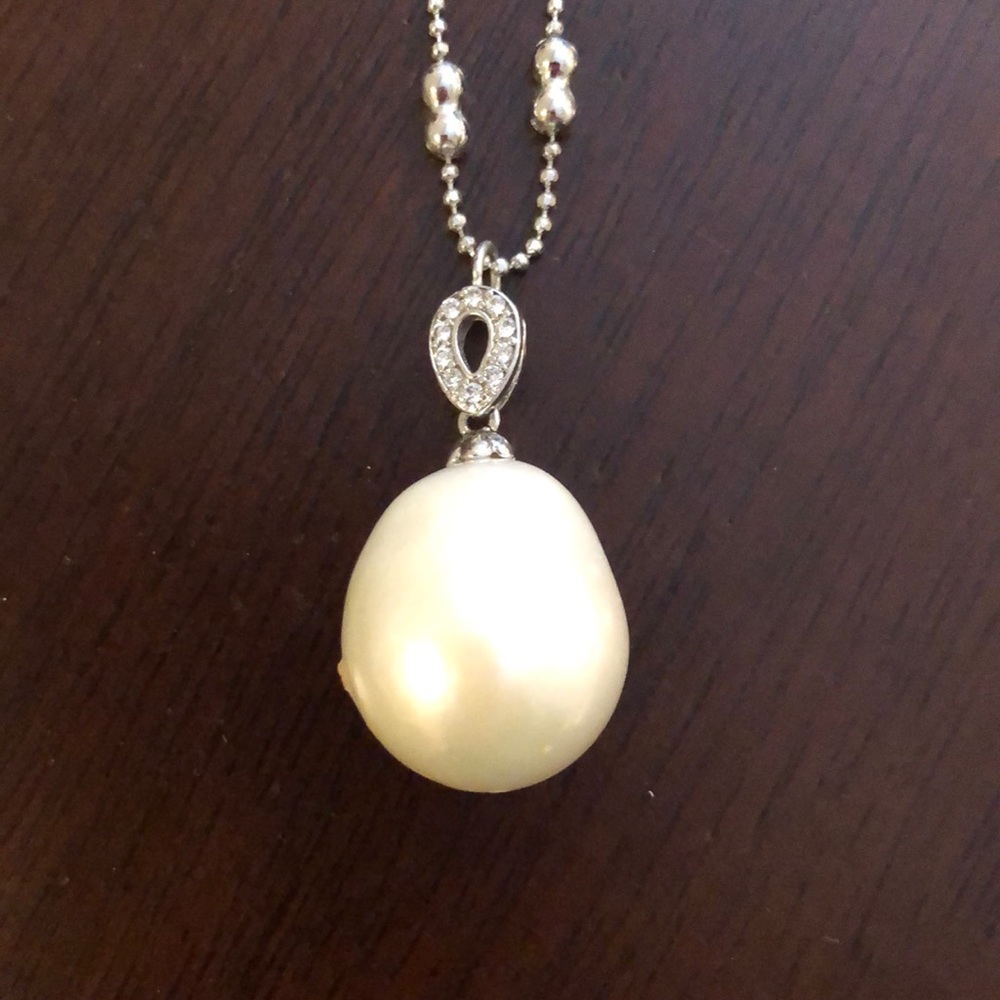 Genuine Baroque fresh water pearl pendant w chain
